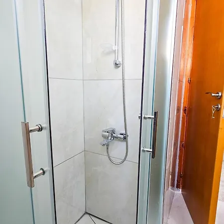 Central City Rooms Δωμάτια σε οικογενειακή κατοικία *