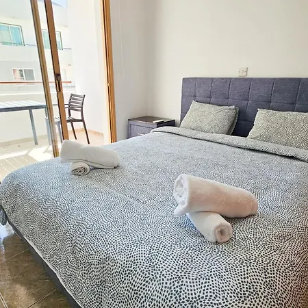 Central City Rooms * לרנקה